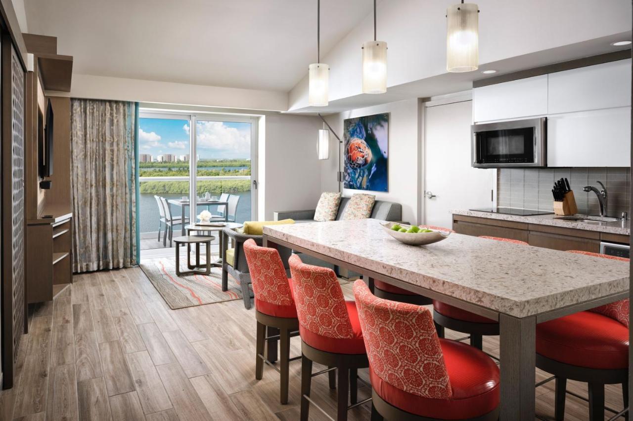 Three-Bedroom Villa with Balcony and Lagoon View